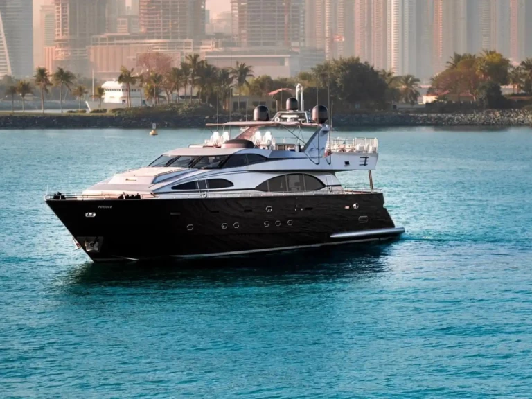 Noleggio Yacht di lusso con o senza skipper Azimut a Dubai Marina