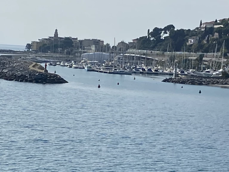 Noleggiare una Bavaria Bavaria 42 Cruiser a San Lorenzo al Mare