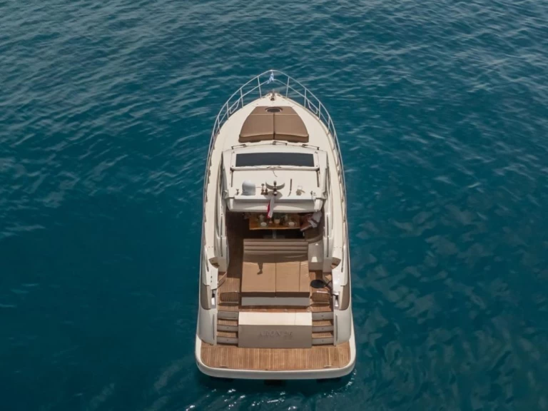 Barca a motore a noleggio a Parikia al miglior prezzo