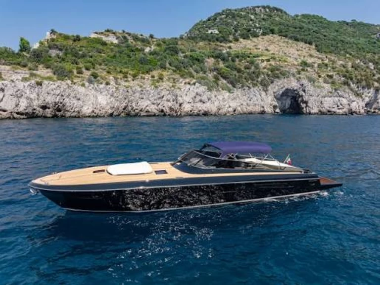 Yacht di lusso a noleggio a Toúrlos al miglior prezzo