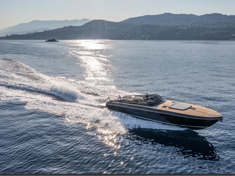 Noleggiare una Itama 62RS a Toúrlos