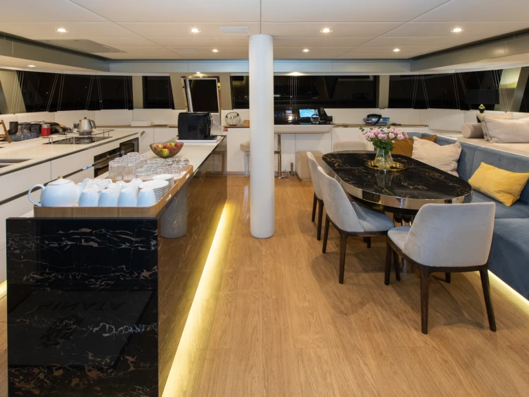 Noleggiare una Sunreef Sunreef 60 a Rogosnizza