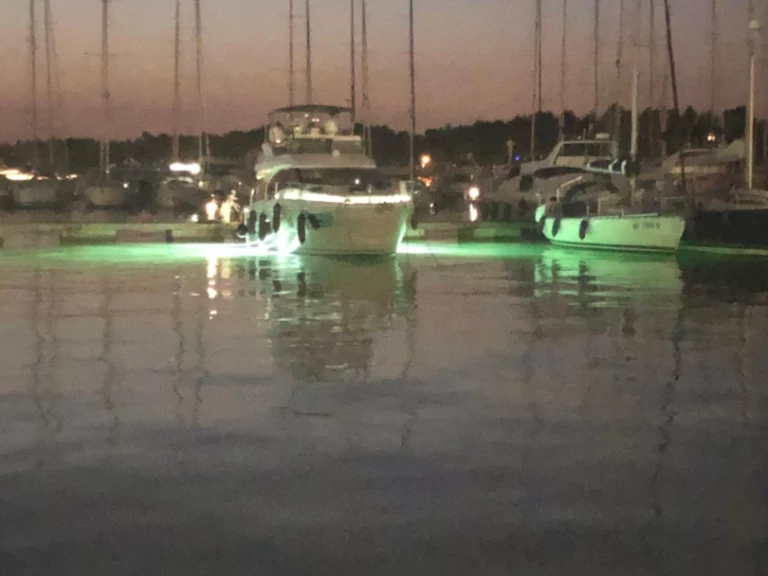 Noleggio Barca a motore con o senza skipper Bavaria a Sebenico