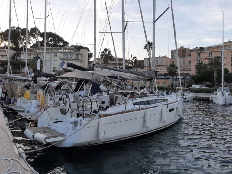 Noleggio barche Jeanneau Sun Odyssey 349 a Toulon su Samboat