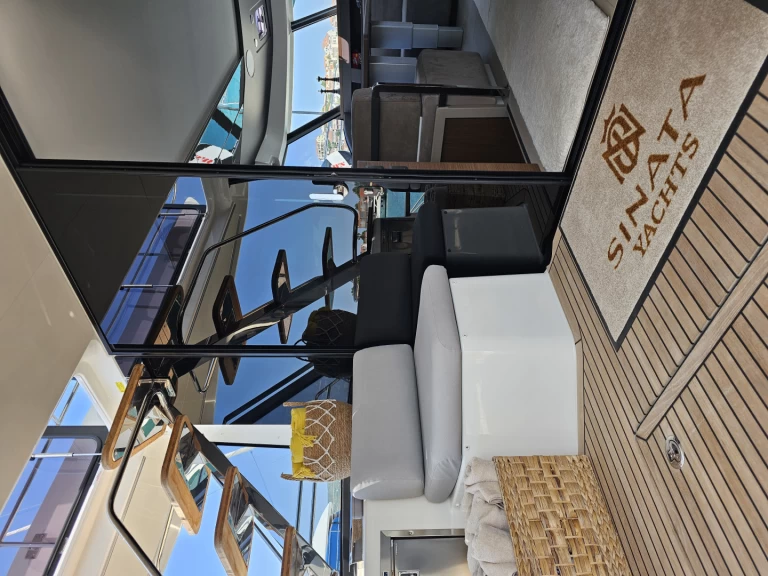 Noleggio Barca a motore Prestige con patente nautica