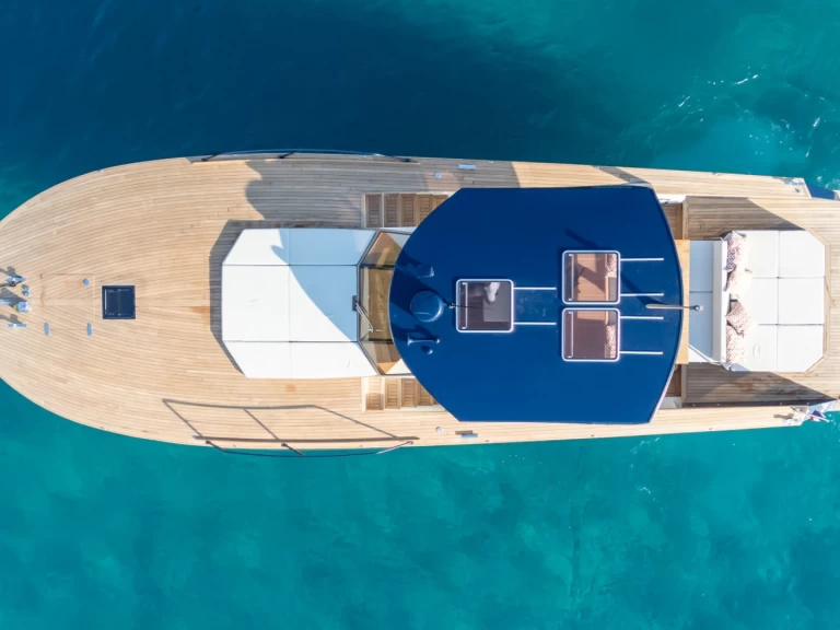 Barca a motore a noleggio a Port de Cavalaire-sur-Mer al miglior prezzo