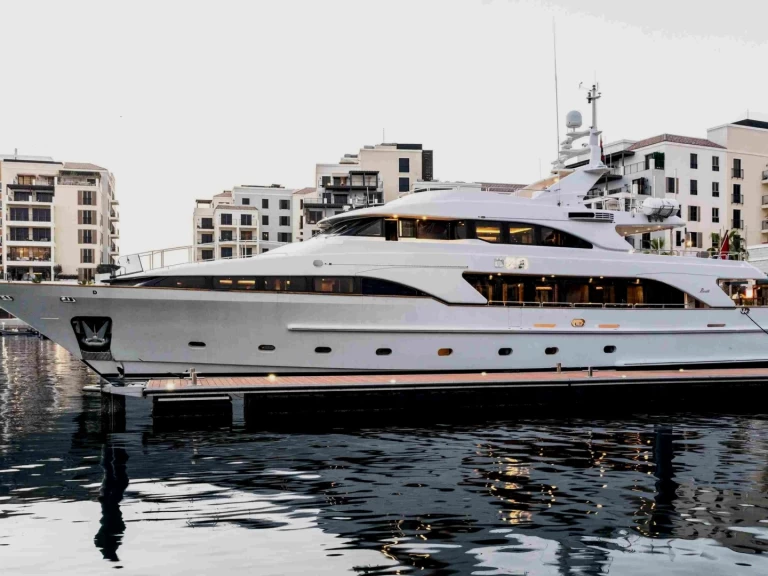 Noleggio Yacht di lusso con o senza skipper Benetti a Dubai Marina
