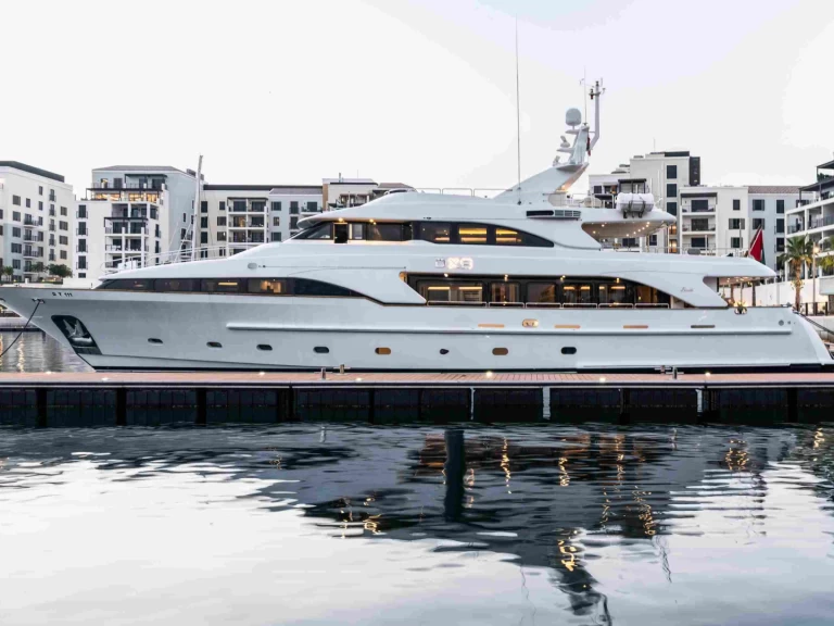 Noleggio Yacht di lusso Benetti con patente nautica