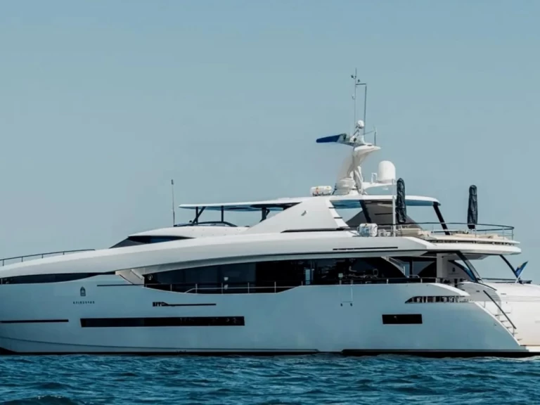 Noleggiare una Peri Yachts 123 a Dubai Marina