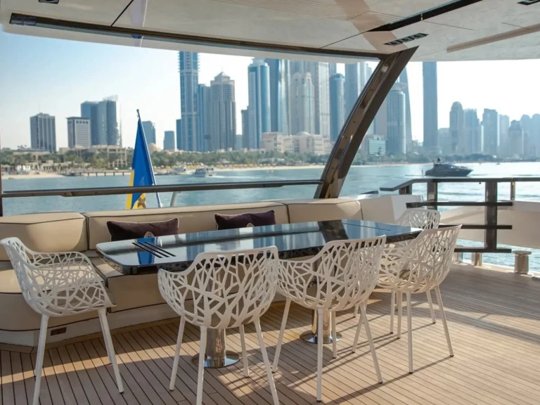 Noleggio Yacht di lusso con o senza skipper Peri Yachts a Dubai Marina