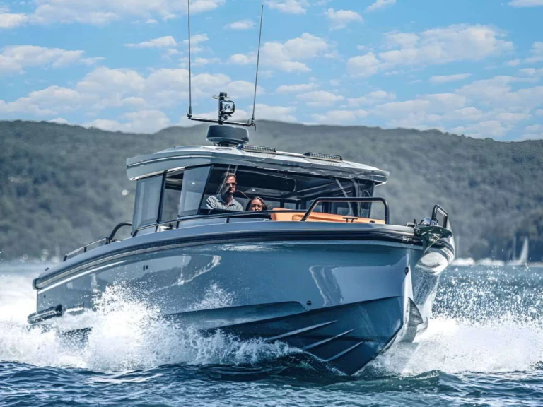 Noleggio barche Axopar Axopar 37 XC Cross Cabin a Mykonos (Citta) su Samboat