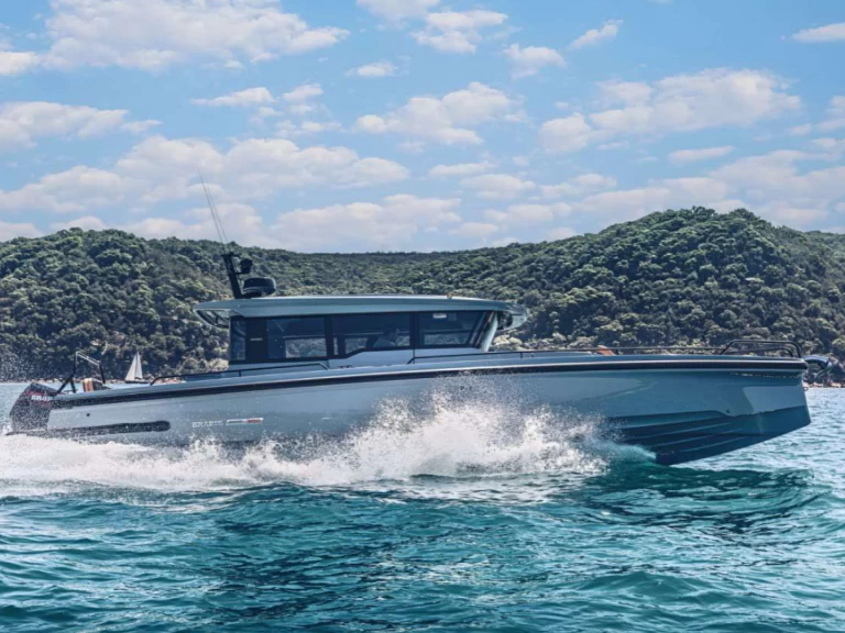 Noleggio Barca a motore Axopar con patente nautica