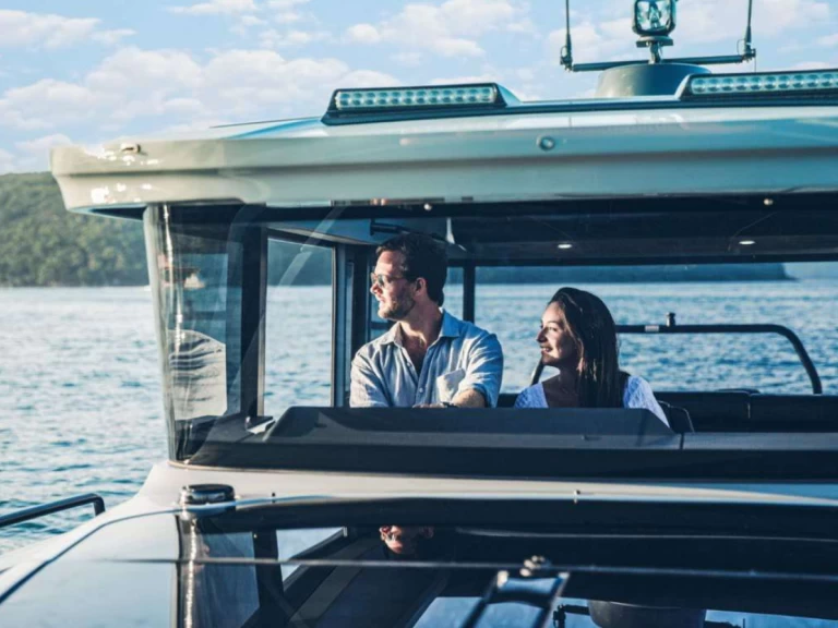 Barca a motore a noleggio a Mykonos (Citta) al miglior prezzo