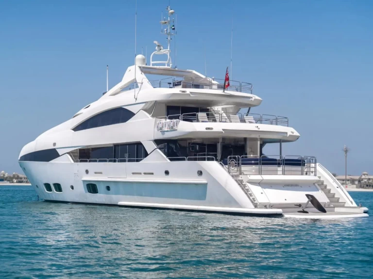 Noleggio Yacht di lusso Sunseeker con patente nautica