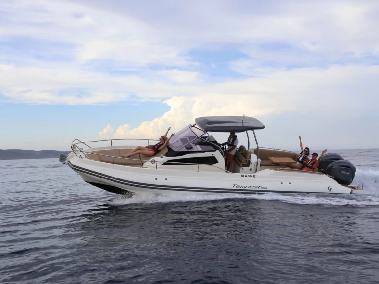 Noleggio a Marine de Sant'Ambrogio – Capelli Tempest 1000 WA su SamBoat