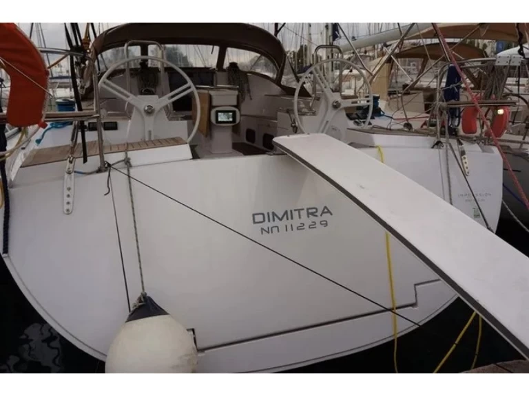 Barca a vela a noleggio a Gouviá al miglior prezzo