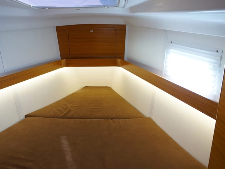 Noleggio Barca a vela Elan con patente nautica