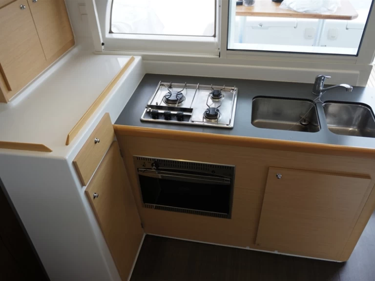 Catamarano a noleggio a Gouviá al miglior prezzo