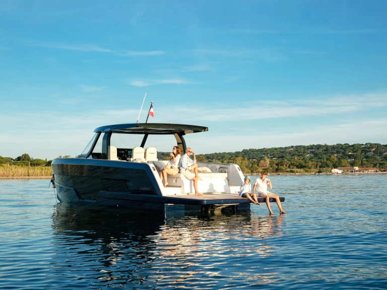 Yacht di lusso a noleggio a Castelli al miglior prezzo