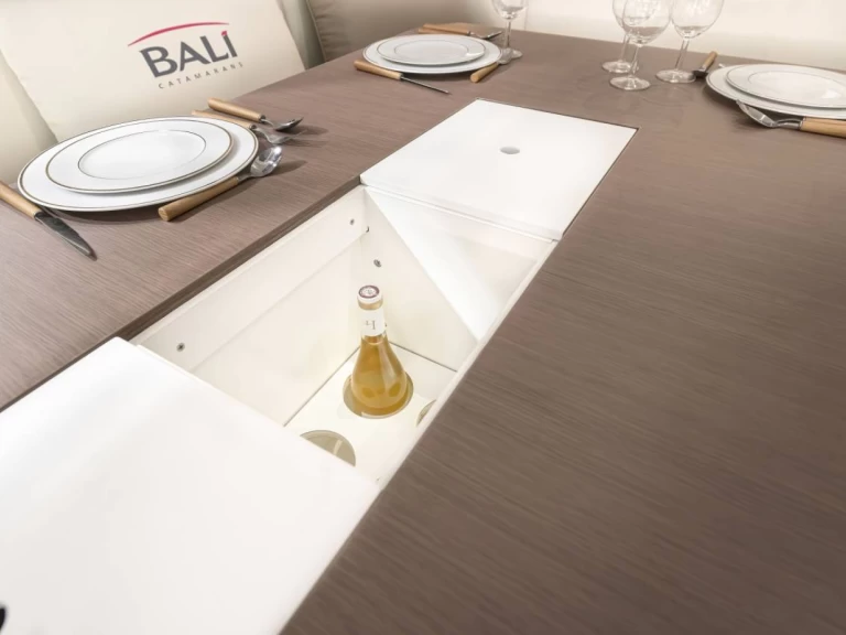 Noleggio Catamarano Bali con patente nautica