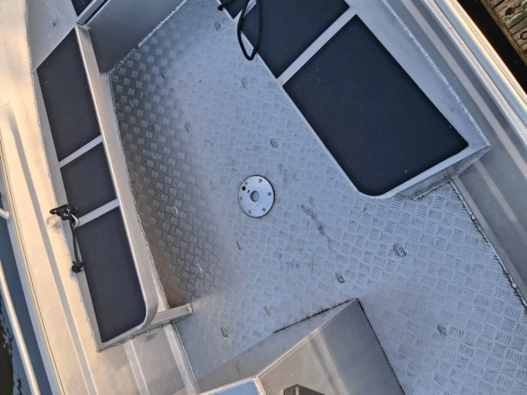 Noleggio Barca a motore qwest con patente nautica