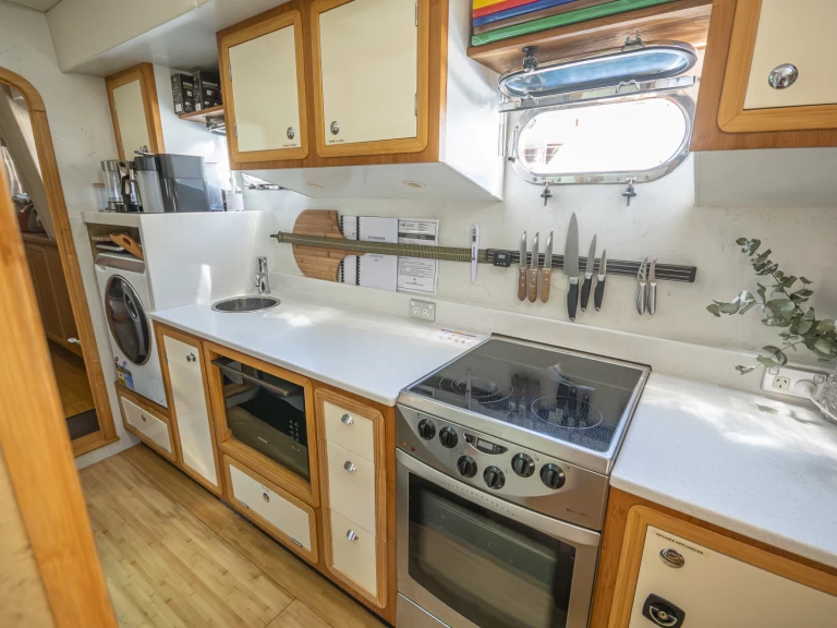 Noleggio barche Airlie Beach economico Custom Expedition Yacht