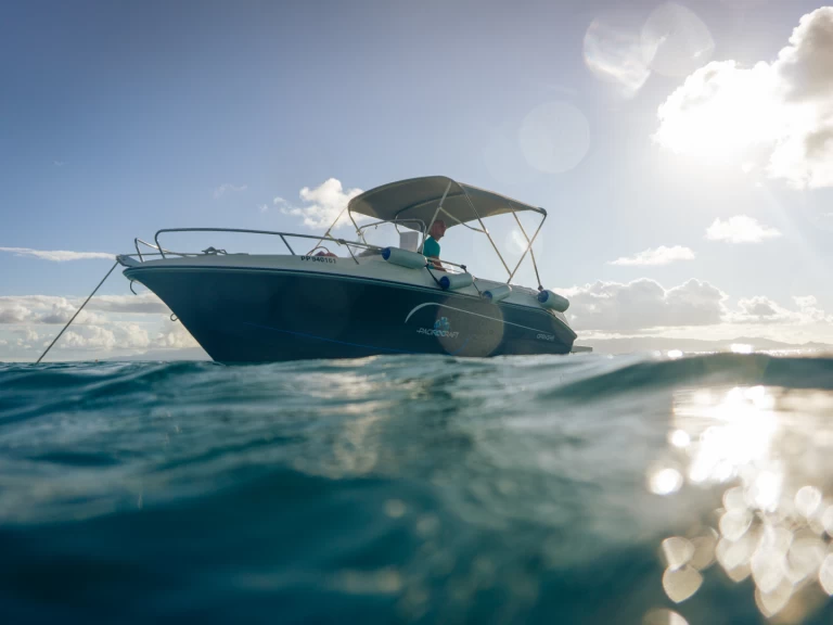 Noleggio Barca a motore Pacific Craft con patente nautica