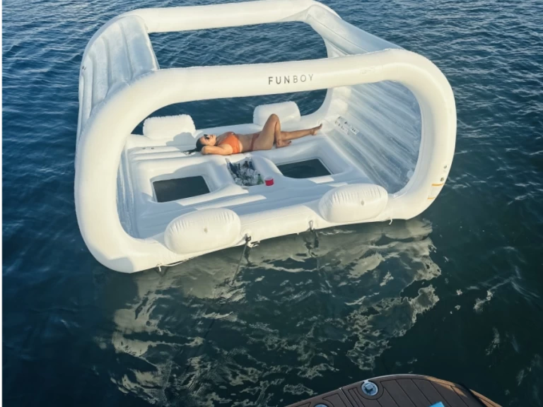 Noleggio barche Sea Ray 450 express bridge a West Palm Beach su Samboat