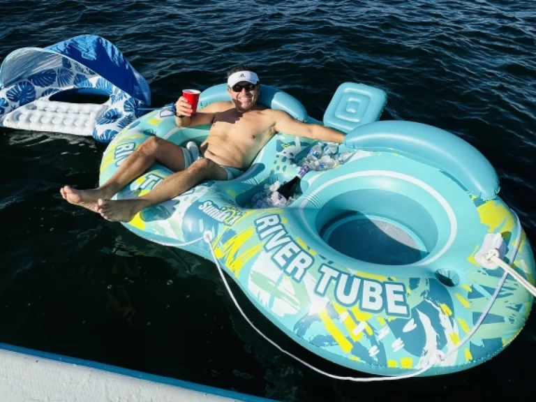 Noleggiare una Sea Ray 450 express bridge a West Palm Beach