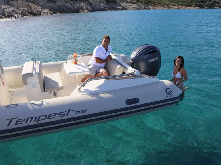 Noleggio Gommone a Marine de Sant'Ambrogio – Capelli Tempest 700 luxe 