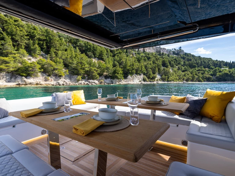 Noleggio Yacht di lusso con o senza skipper Solaris Power a Cannes