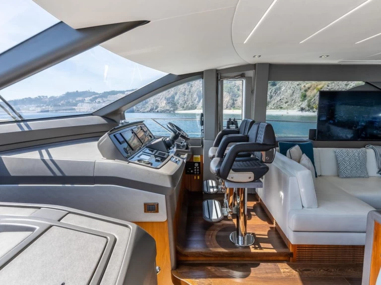 Noleggio Barca a motore con o senza skipper Sunseeker a Spagna