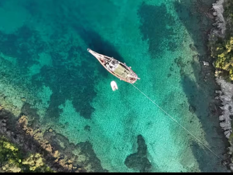 Barca a vela a noleggio a Paxós al miglior prezzo