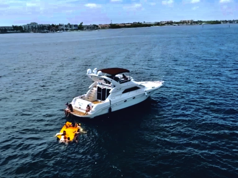 Noleggio Yacht di lusso a Boynton Beach – Sea Ray Sea Ray 440 Express Bridge