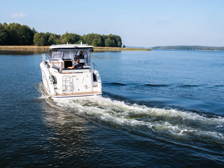 Noleggio Houseboat a Ogonki – Futura 860