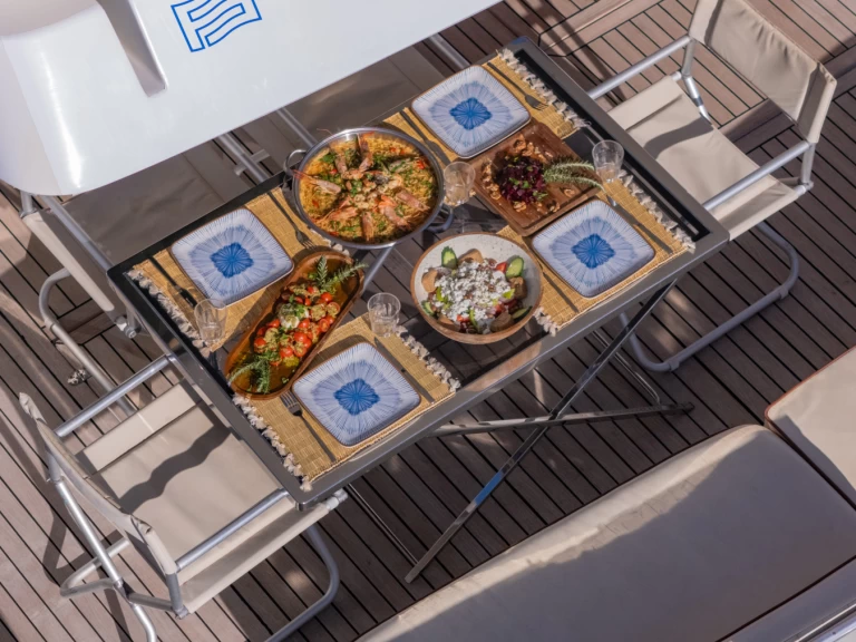 Noleggio Barca a motore Ferretti con patente nautica