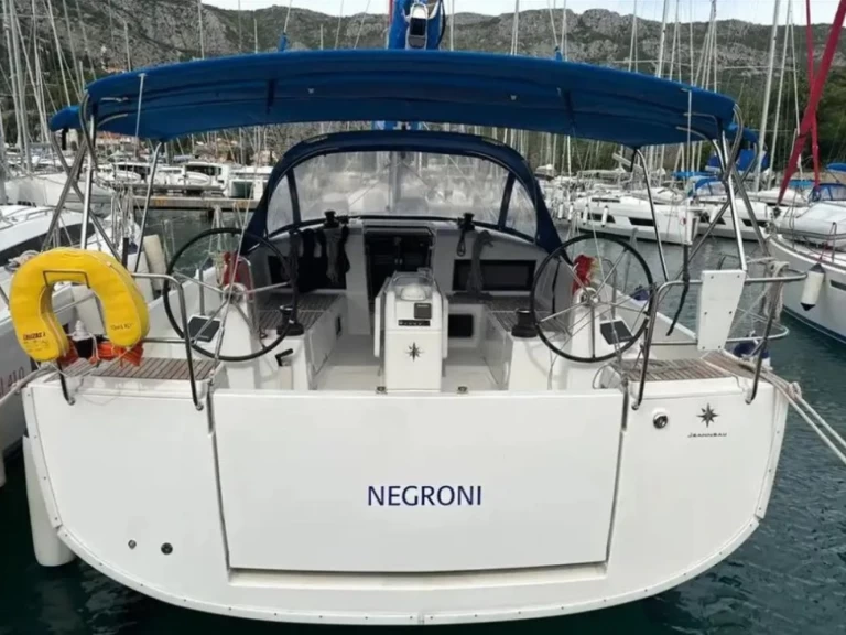 Noleggio Barca a vela con o senza skipper Jeanneau a Álimos