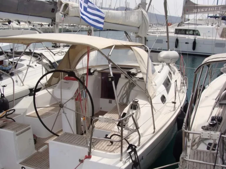 Noleggiare una Hanse Hanse 325 a Álimos