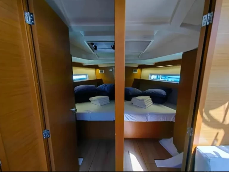 Barca a vela a noleggio a Álimos al miglior prezzo