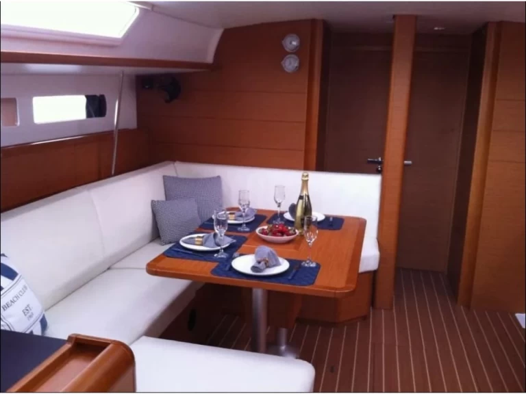 Noleggio barche Jeanneau Sun Odyssey 469 a Álimos su Samboat