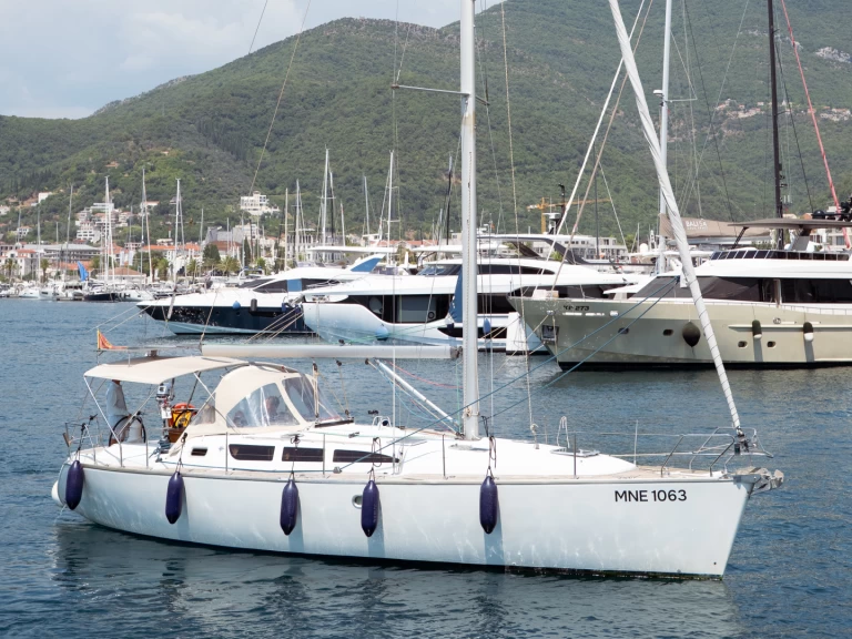 Jeanneau Sun Odyssey 40.3 da affittare a  Tivat