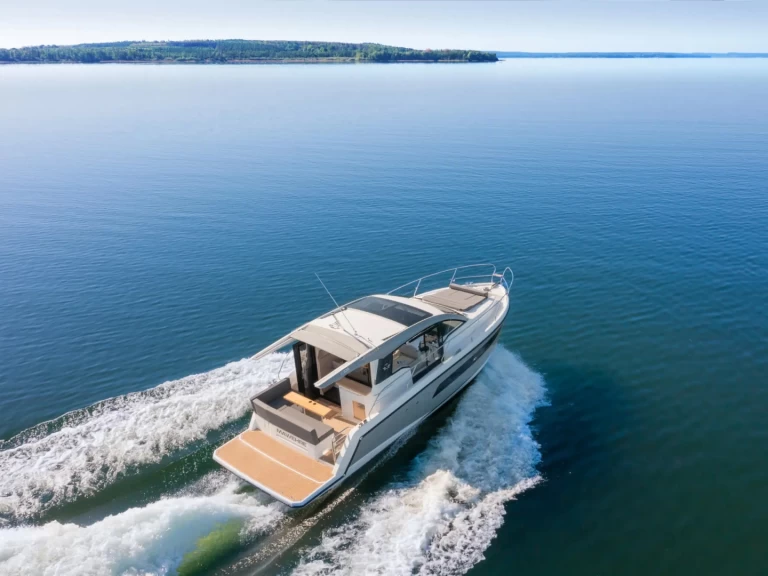 Noleggio Barca a motore Sealine con patente nautica