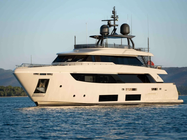 Noleggio Yacht di lusso Custom Line con patente nautica