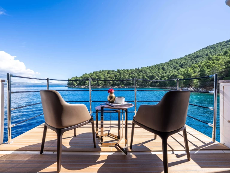 Noleggio Yacht di lusso con o senza skipper Custom Line a Costa Azzurra