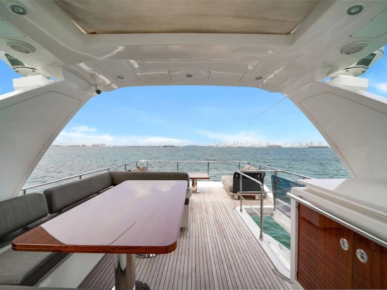 Noleggio Yacht di lusso Azimut con patente nautica