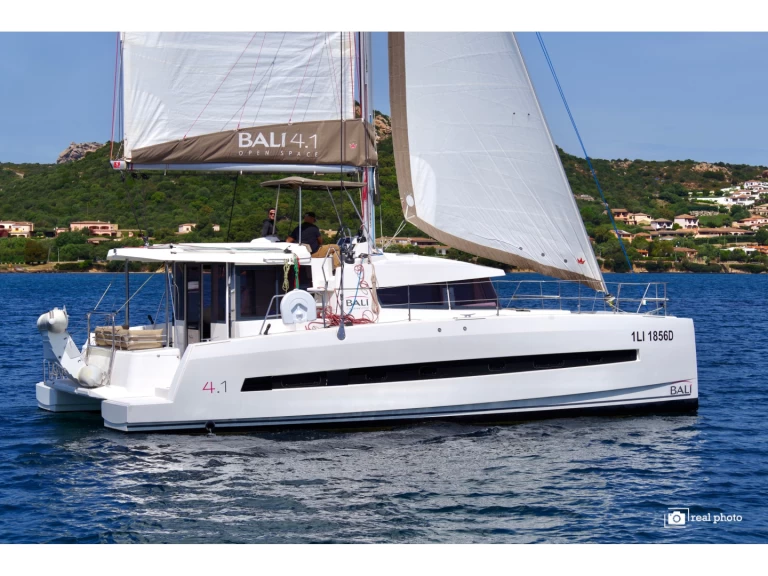 Noleggio Catamarano con o senza skipper Bali a Olbia