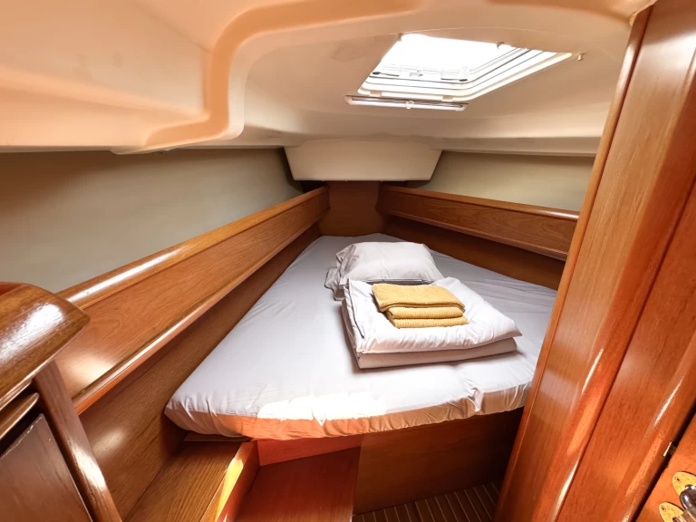 Noleggio Barca a vela Jeanneau con patente nautica