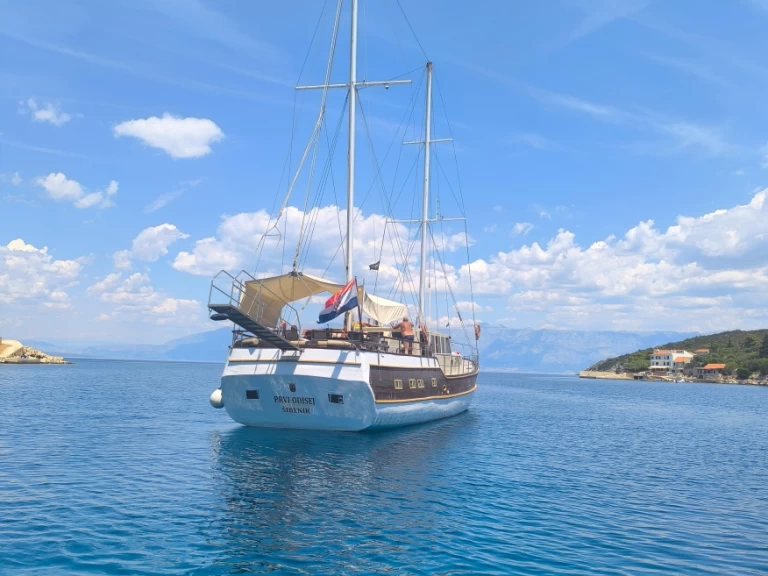 Noleggio Barca a vela  con patente nautica