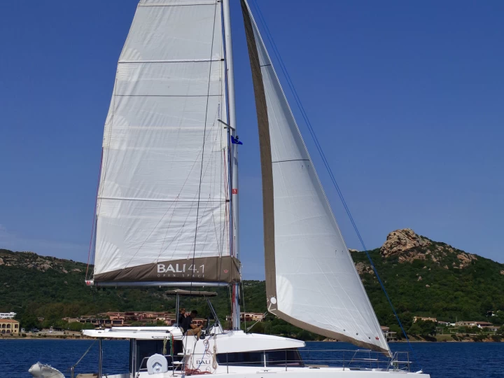 Noleggio Catamarano con o senza skipper Bali a Olbia