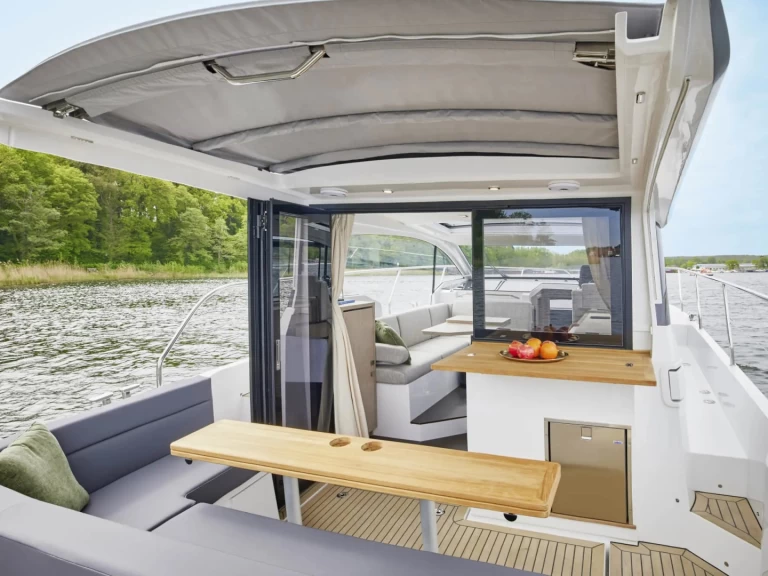 Sealine Sealine C335 da affittare a  Zaravecchia (Biograd)